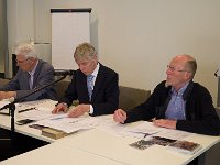 IMGP0773  Bestuursleden (vlnr) Roel Jonker, Hans van Velzen en Kees Meekel